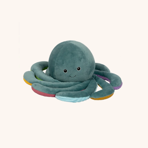 8647